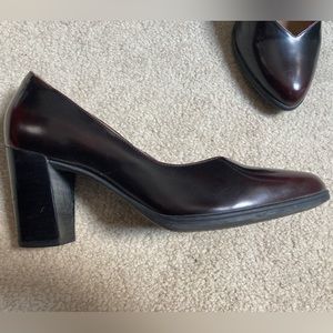 Clarks Artisan Kadri Leah burgundy pumps. 9.5